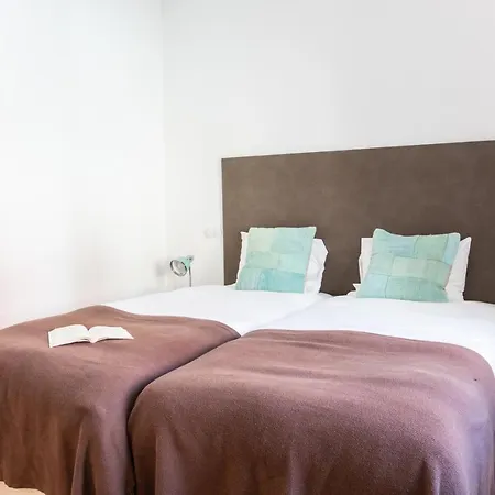 Plum Guide - Up To Santa Justa Apartment *